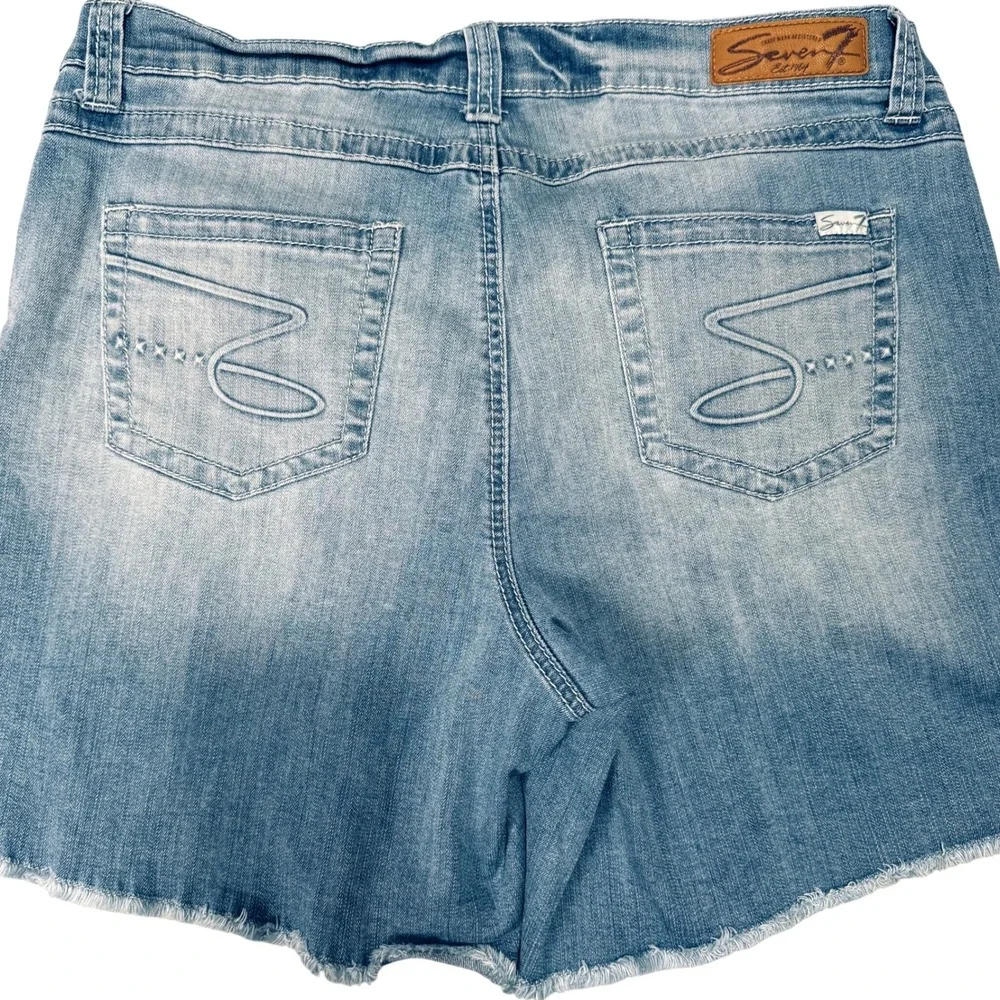 Seven7 Women's Denim Shorts Size 14 Stretch Light Wash Raw Hem Mid Rise Comfort